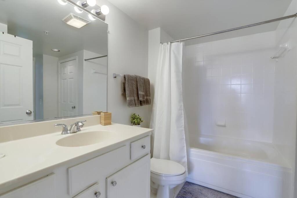 Fantastic 1 Bedroom Condo At Ballston With Gym Арлінгтон Екстер'єр фото